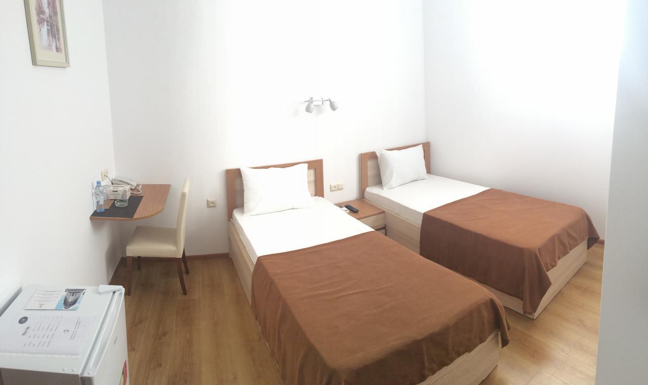 Hotel Marseille Batoemi Buitenkant foto