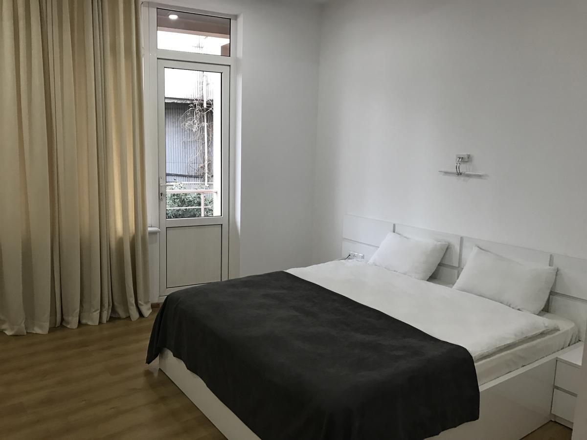 Hotel Marseille Batoemi Buitenkant foto