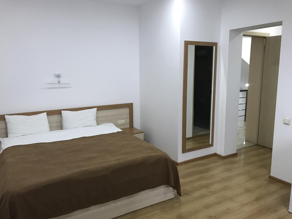 Hotel Marseille Batoemi Buitenkant foto