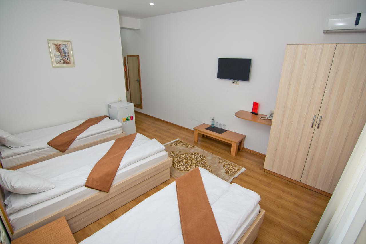 Hotel Marseille Batoemi Buitenkant foto