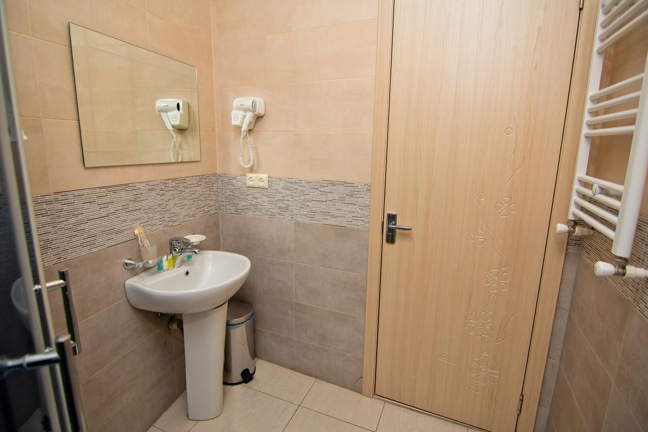 Hotel Marseille Batoemi Buitenkant foto