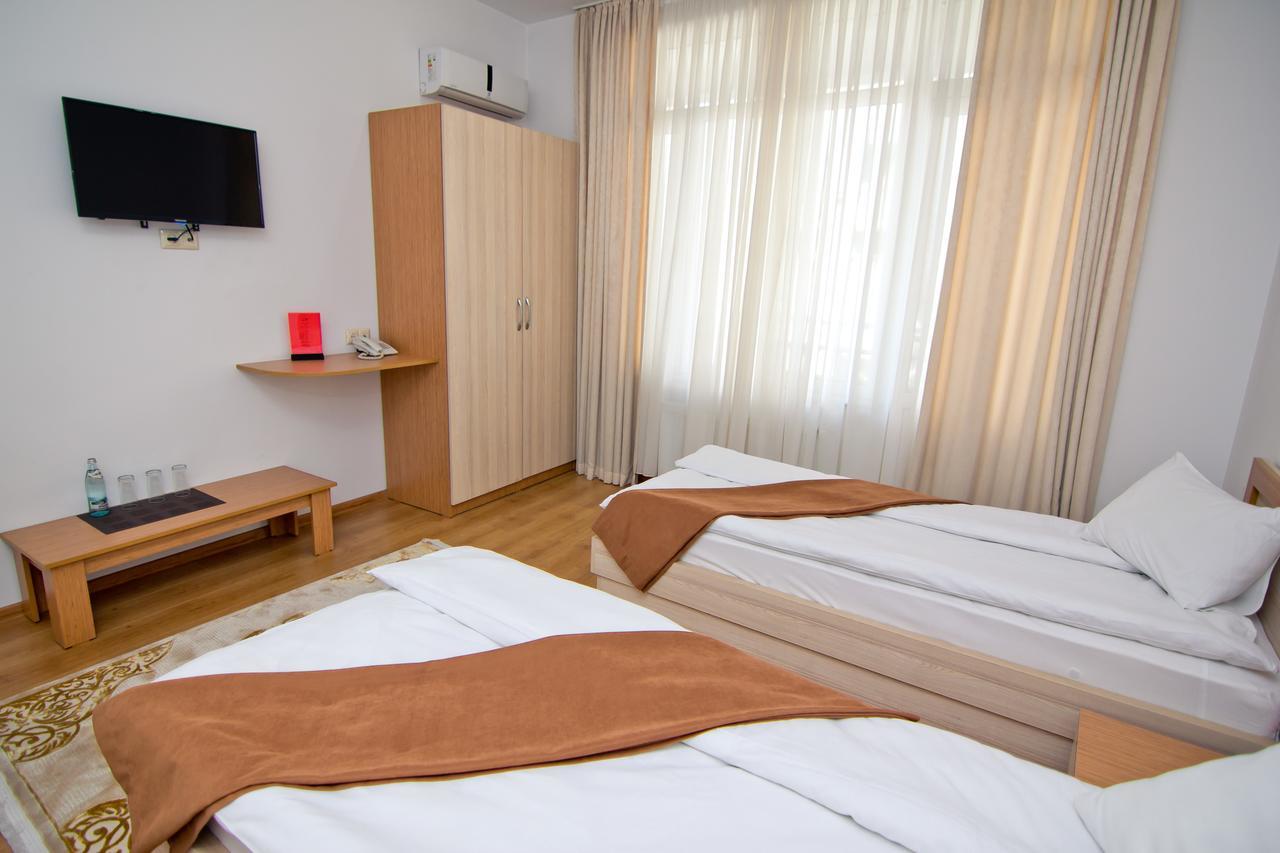 Hotel Marseille Batoemi Buitenkant foto