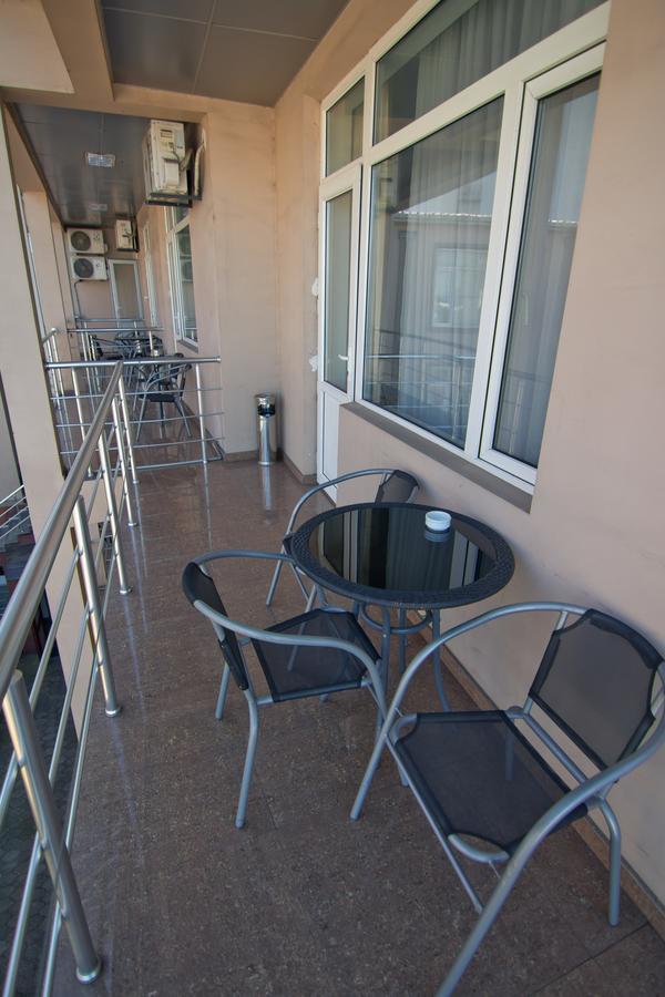 Hotel Marseille Batoemi Buitenkant foto